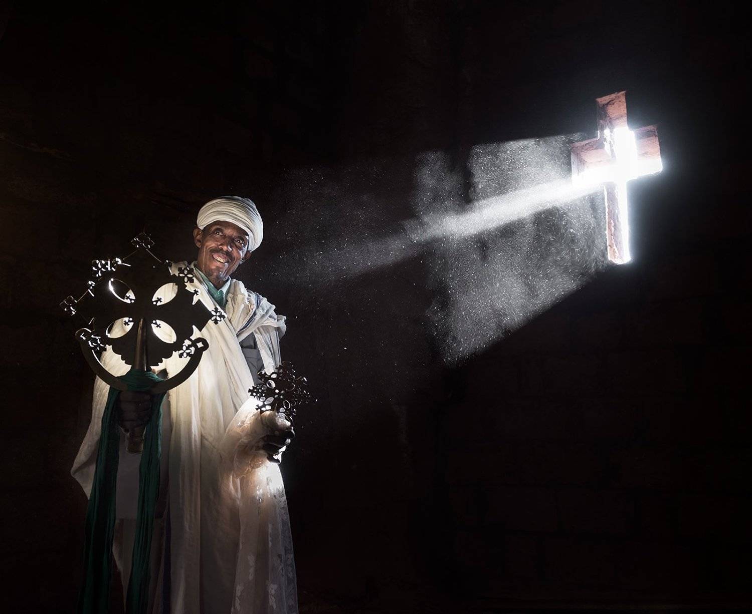 Африка, Крест, Свет, Священник, Эфиопия, Виктория Роготнева