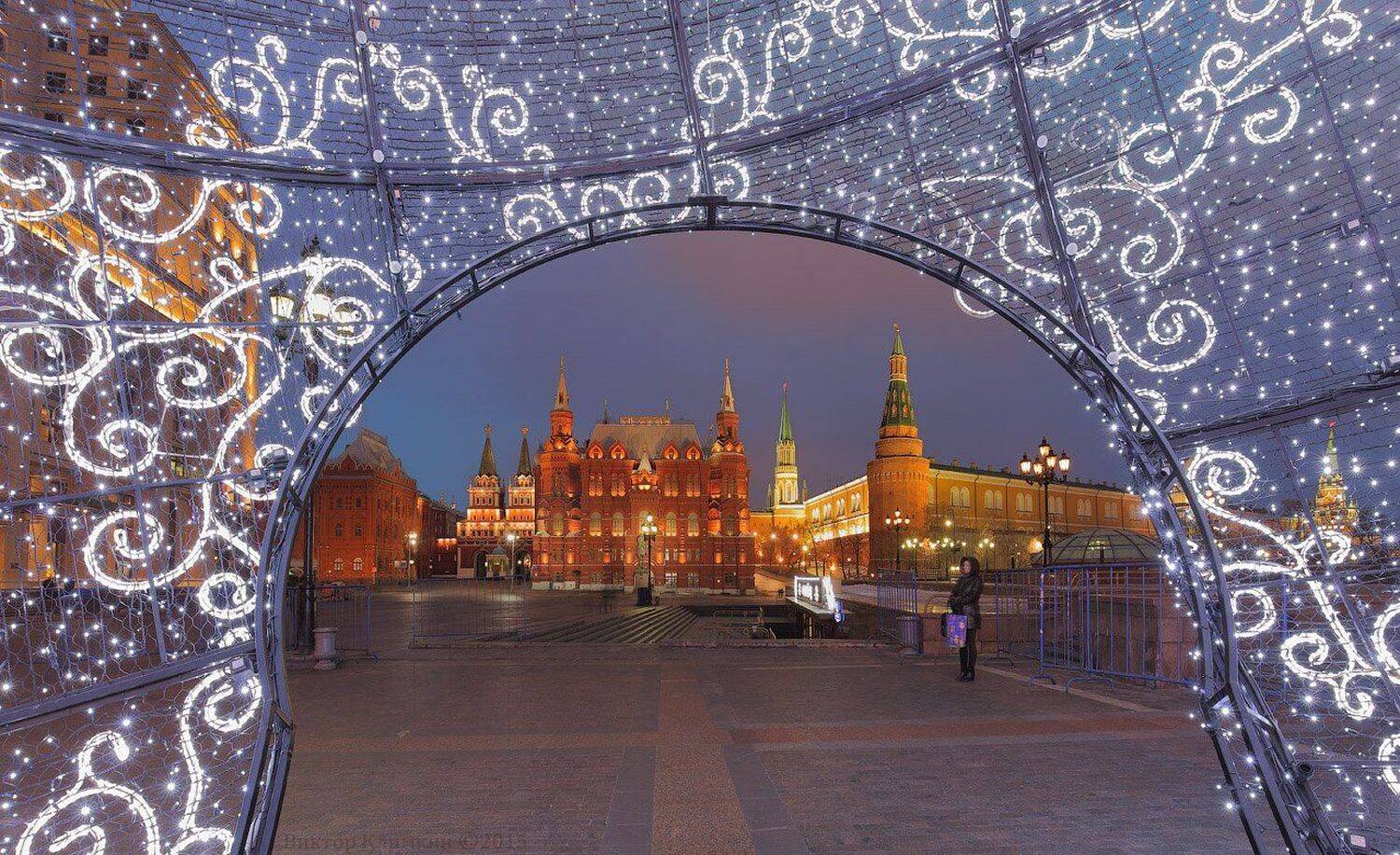 Девушка, Зима, Иллюминация, Исторический музей, Красная площадь, Кремль, Манежная, Москва, Новый год, Площадь, Виктор Климкин