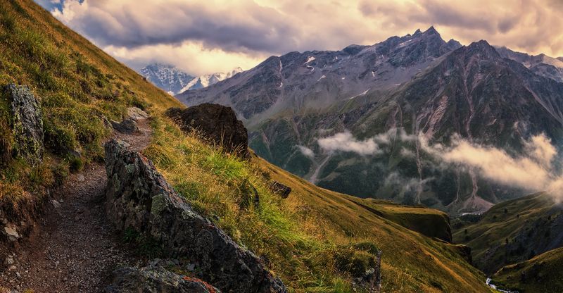 Вечер в горах фото превью