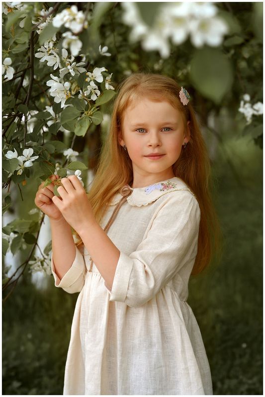 девочка, цветение, цветы, дети,  в яблоне фото превью