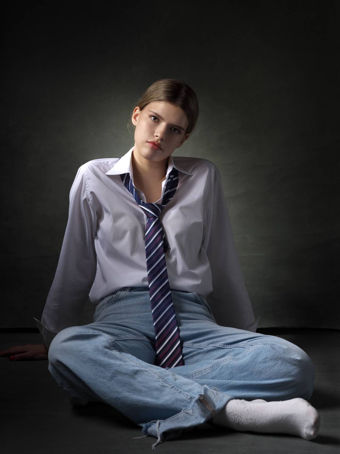 girl, portrait, face, studio, джинсы, рубашка, галстук, Карасев Юрий