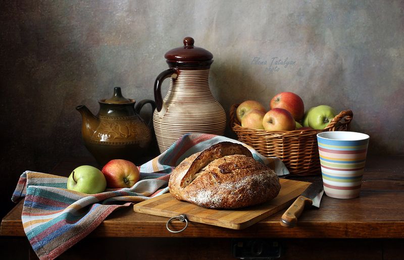 яблоки, хлеб Хлеб и яблоки фото превью
