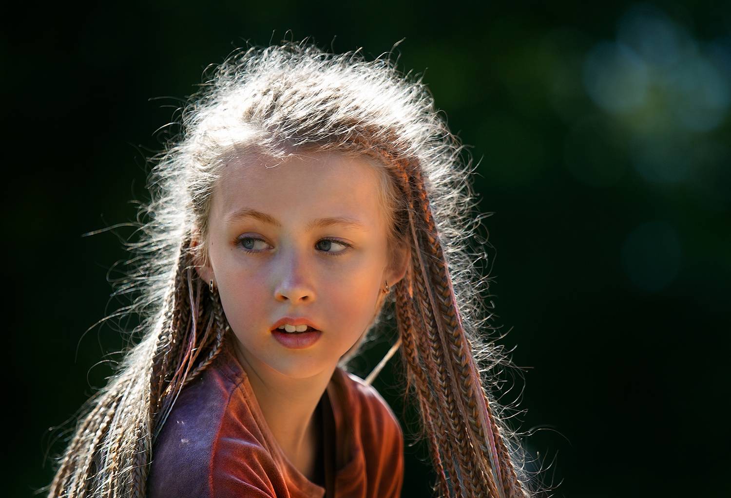 лето и дети, уличный детский портрет, девочка, волосы, жанровый портрет, Vera Trandina