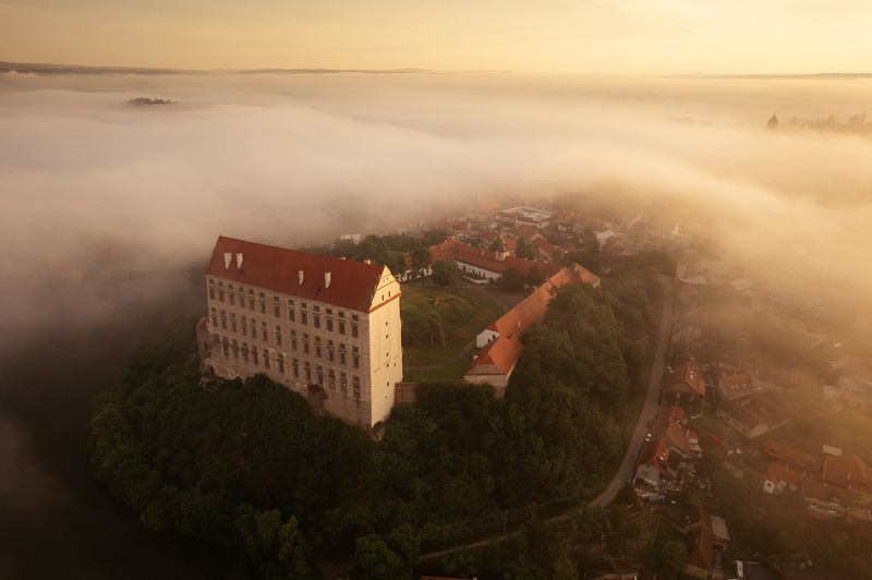 Morning fog over plumlov фото превью