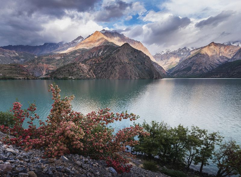Искандеркуль. Перед дождем фото превью