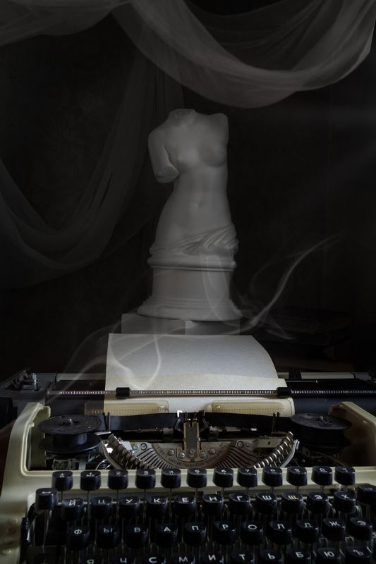 писатель, творчество, вдохновение, творить, творец, романтика, фантазия, скульптура, кабинет, венера, искусство, дым Я мысленно вхожу в ваш кабинет... фото превью