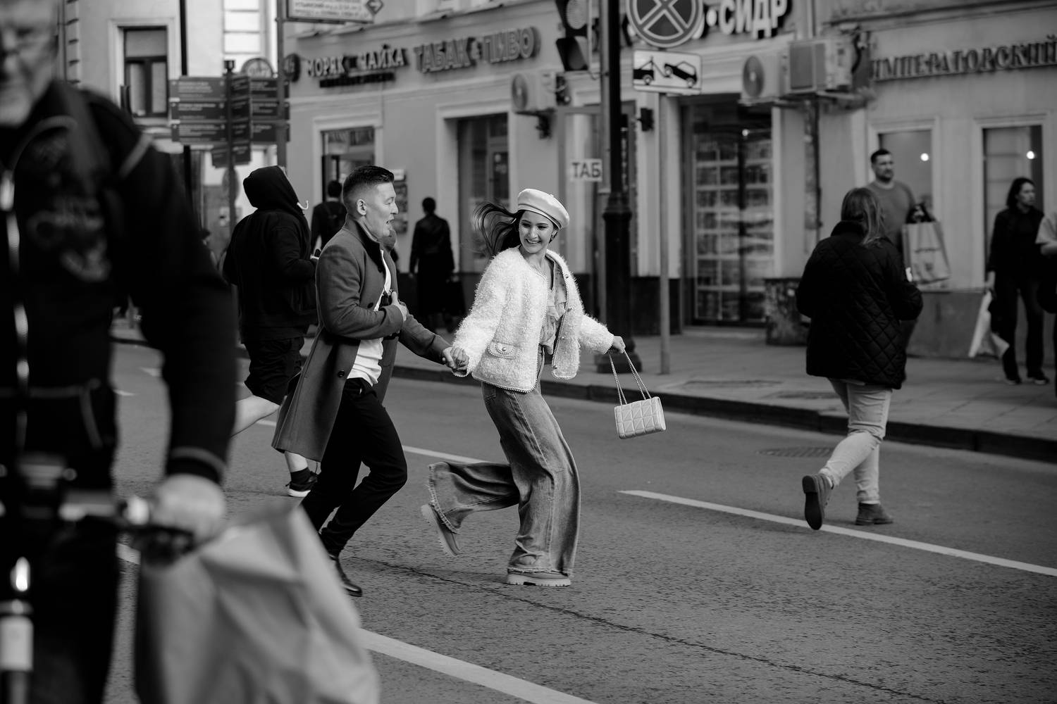 mood, life, human, female, woman, bw, blackwhite, black and white, blackandwhitephoto, bnw, documentary, reportage, street, streetphoto, street life, street, streetbw, streetbnw, streetmoment, Irina Boldina, reportage,, Ирина Болдина