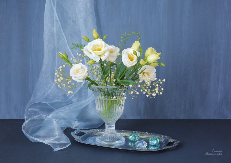 Эустома, белые цветы, букет, поднос Букет эустомы фото превью