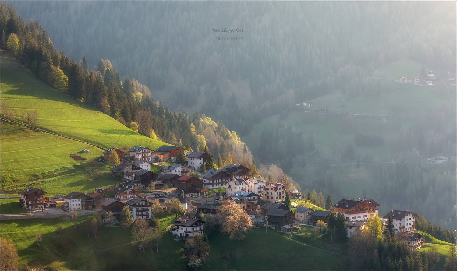 доломитовые альпы,деревня,selva - di - cadore,весна,туман,италия,alps,morning,colors,fog,цветение,mountain, Гори Василий