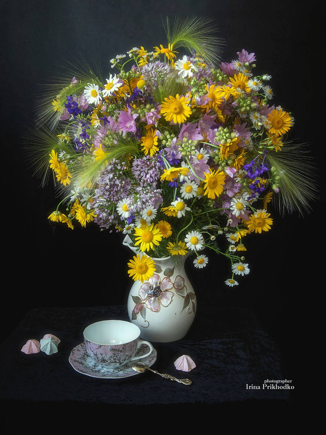 натюрморт, цветы, букеты, полевые, черный фон, Приходько Ирина