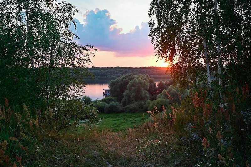 С пригорка фото превью