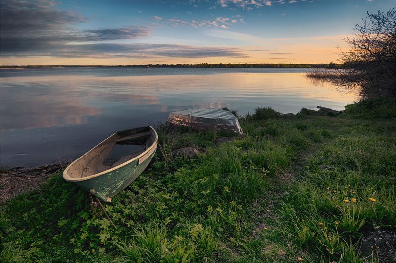 Лодки на закате фото превью