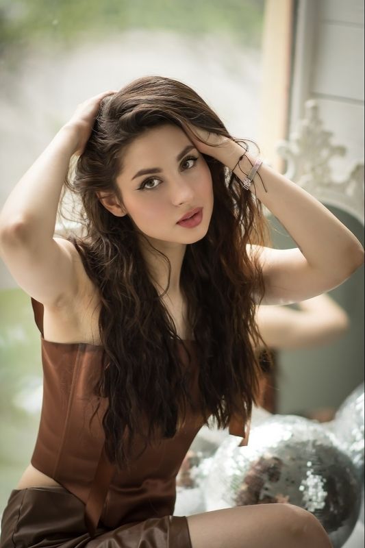 женский портрет  фото превью