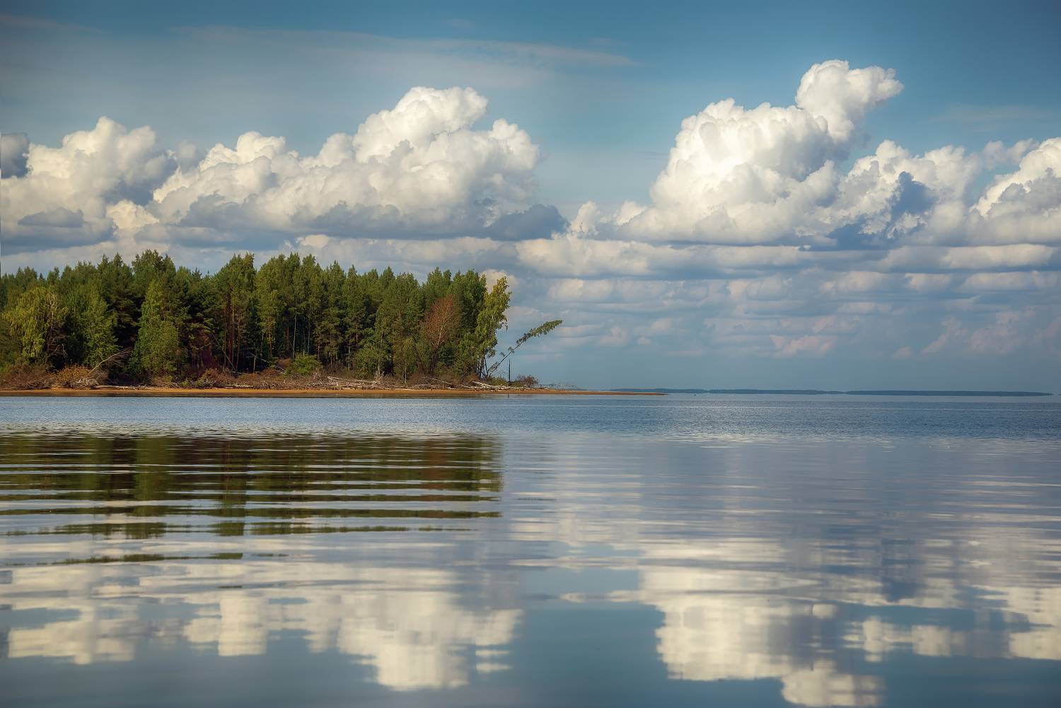 штиль, водохранилище, озеро, остров, кучевые облака, отражение, Сергей Аникин