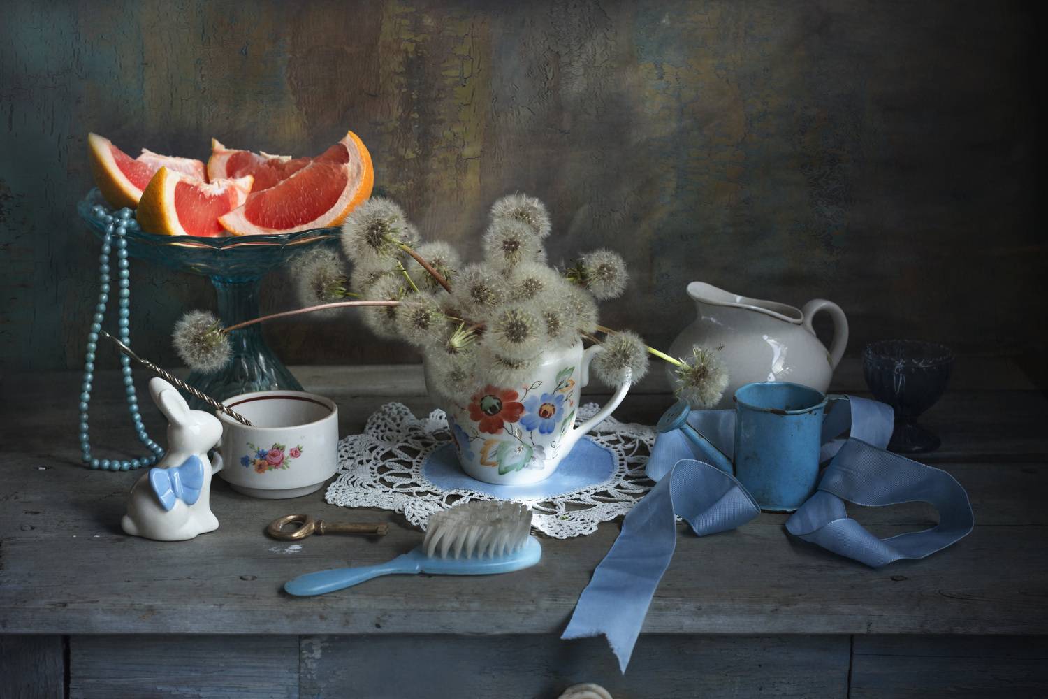 одуванчики, грейпфрут, натюрморт, лейка, лента, Зимина Лионелла