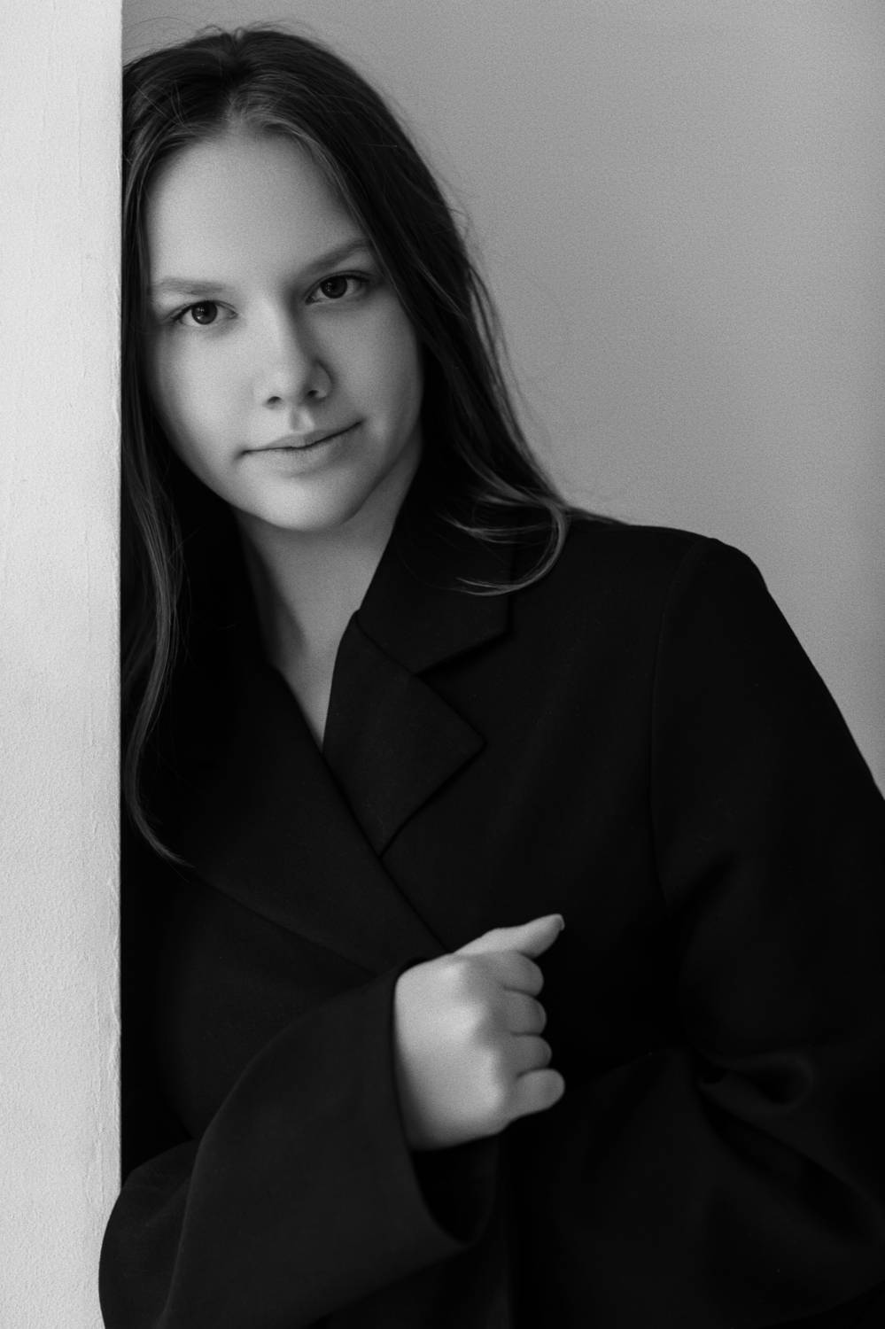 девушка, окно, студия, пиджак, естесственный свет, Алексей Плешков