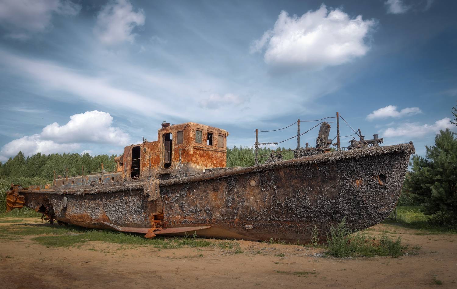 баркас, старина, на берегу, ржавчина, разруха, Сергей Аникин