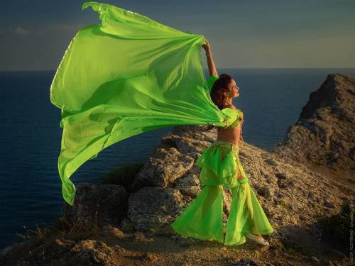 В лучах вечернего солнца...