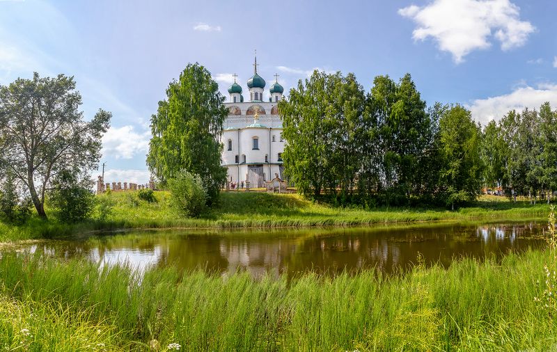 озеро, собор, лето, сольвычегодск. Жарким днём. фото превью
