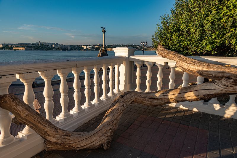 Город у моря фото превью