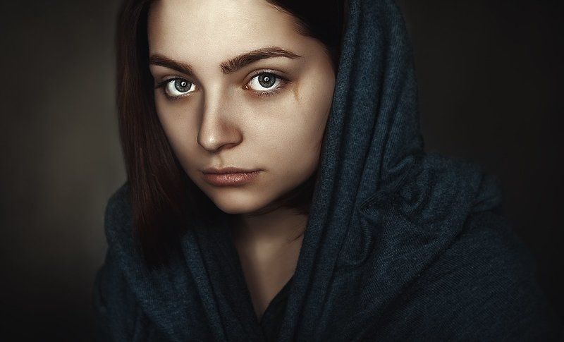 портрет, студия, девушка, платок, студийный свет, мрачность, шрам, красивый портрет,  * фото превью