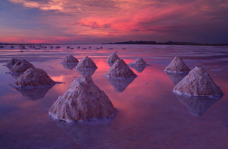 Altiplano, Bolivia, Salar de Uyuni, Salt Flat Salt pyramids фото превью