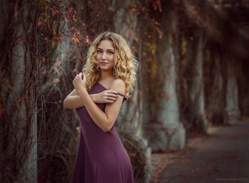 Девушка, Колонны, Портрет ... фото превью