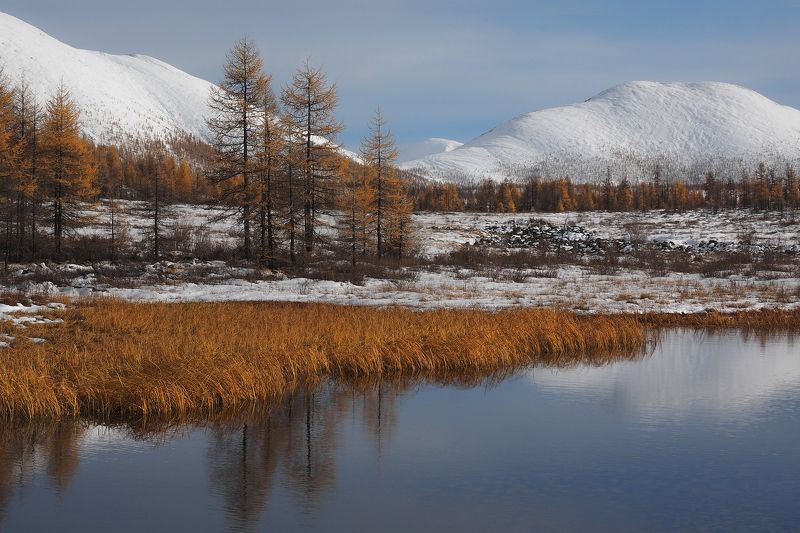 Конец сентября,а сопки все уже в снегу... фото превью
