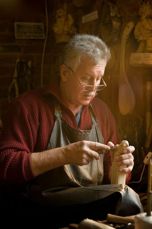 Деревянных дел мастер фото превью