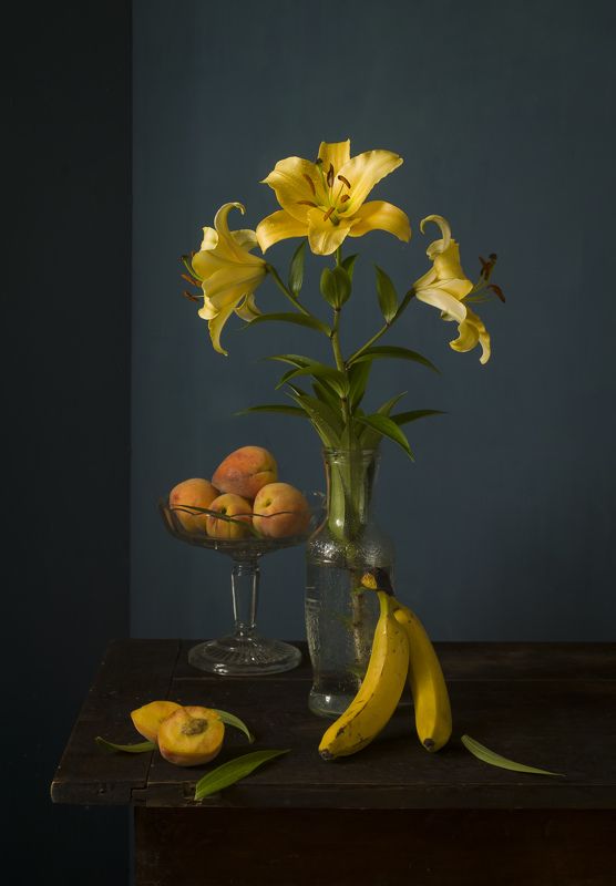 С желтыми лилиями. фото превью