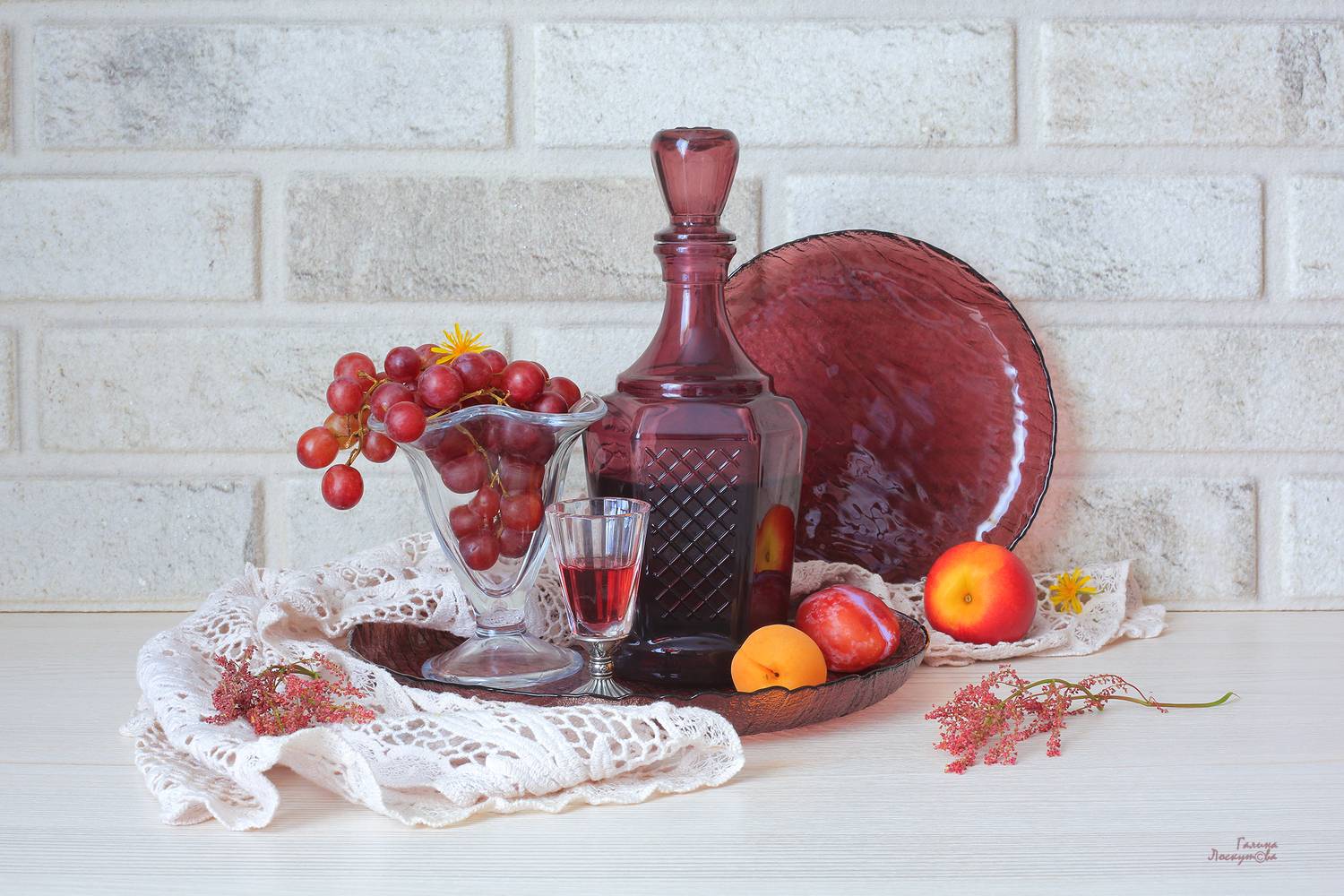 графин, тарелка, виноград, рюмка, абрикос, слива, салфетка, Галина Лоскутова