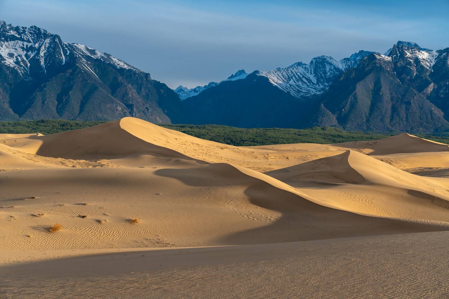 чарские пески, пустыня, горы, кодар, дюны, закат, desert, mountains, kodar, dunes, sunset, sand, Баландин Дмитрий
