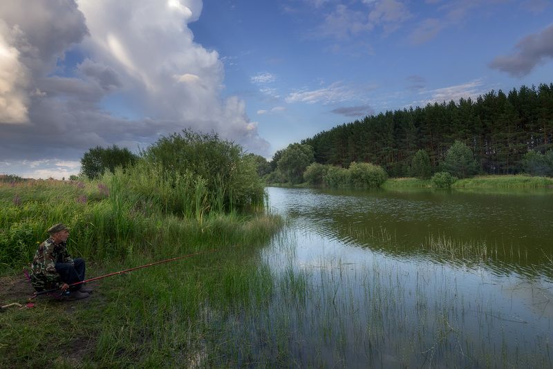 лето июль озеро рыбак Вечерний клёв... фото превью