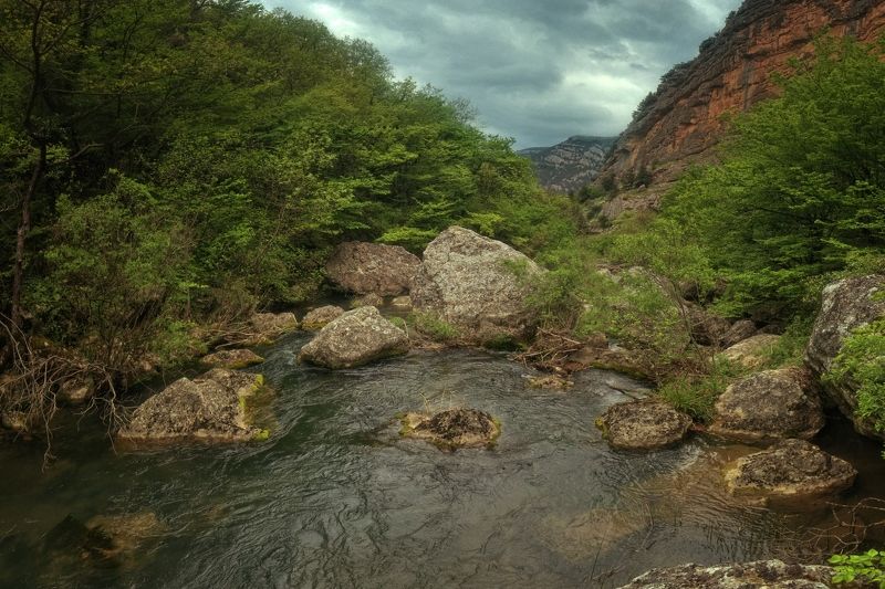 Крым, река, лето, горы У реки Черной фото превью