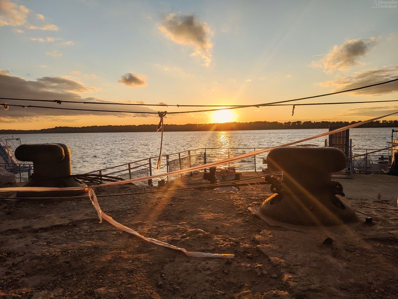 мобильная фотография, пейзаж, мобилография, река, закат, волга, самара, mobile photography, landscape, river, volga, sunset Закат у причала фото превью