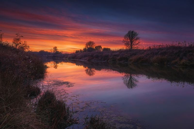 горизонтальный,  нет людей,  фотография,   на улице,  отражение,    горизонт,  вода,  сумерки,  река,  панорамный,  пейзаж,  знаменитое место,  небо,  сумерки,  набережная,  туристические направления,  путешествовать, Закаты на Свинцовке фото превью
