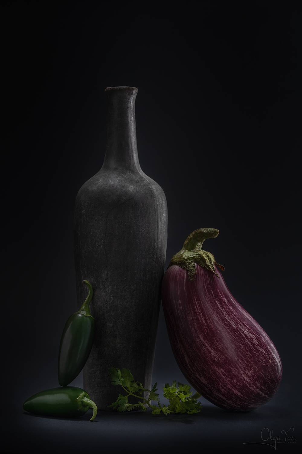 натюрморт, овощи, эстетика, баклажан, перец, бутыль, низкий ключ, Ольга Яр