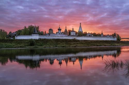 Старица ранним утром