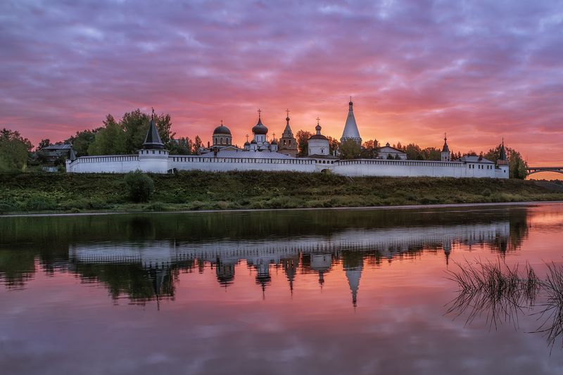 Старица ранним утром фото превью