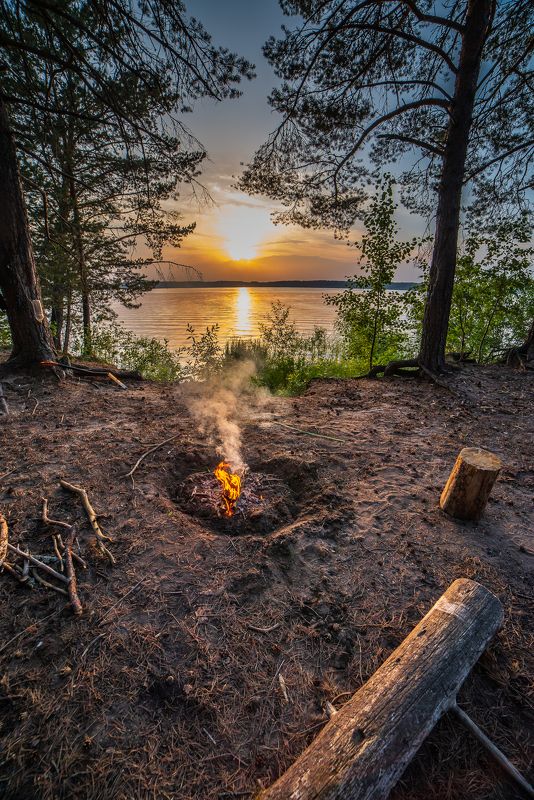 Летний вечер у костра. фото превью