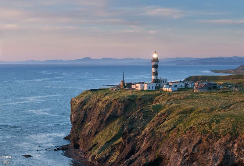 Маяк на мысе Ламанон, Сахалин фото превью