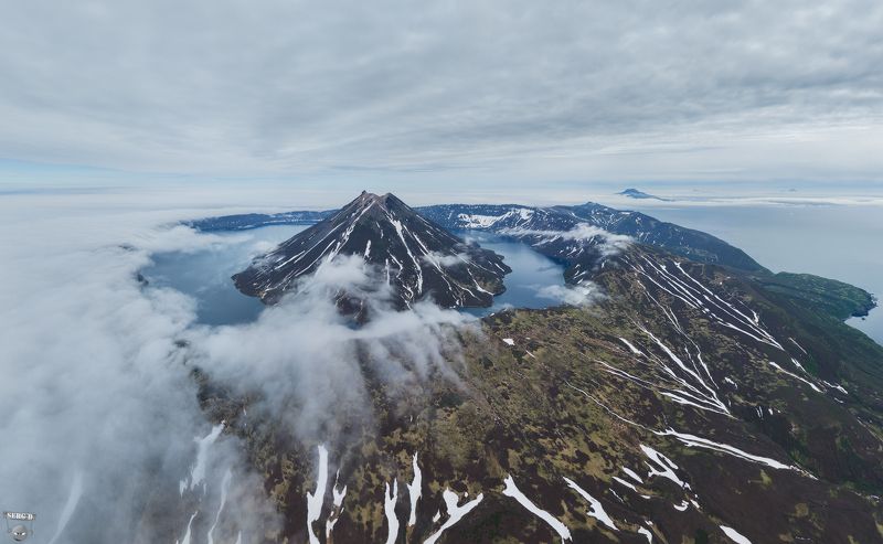 Вулкан Креницына, остров Онекотан фото превью