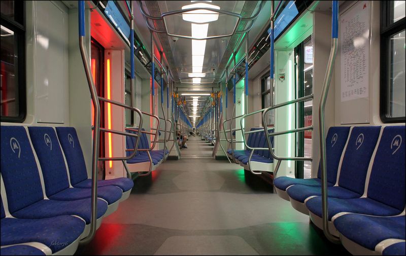 Поезд метро фото превью