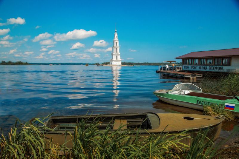 калязин, русская венеция, колокольня никольского собора, затопленная колокольня, лодки  фото превью
