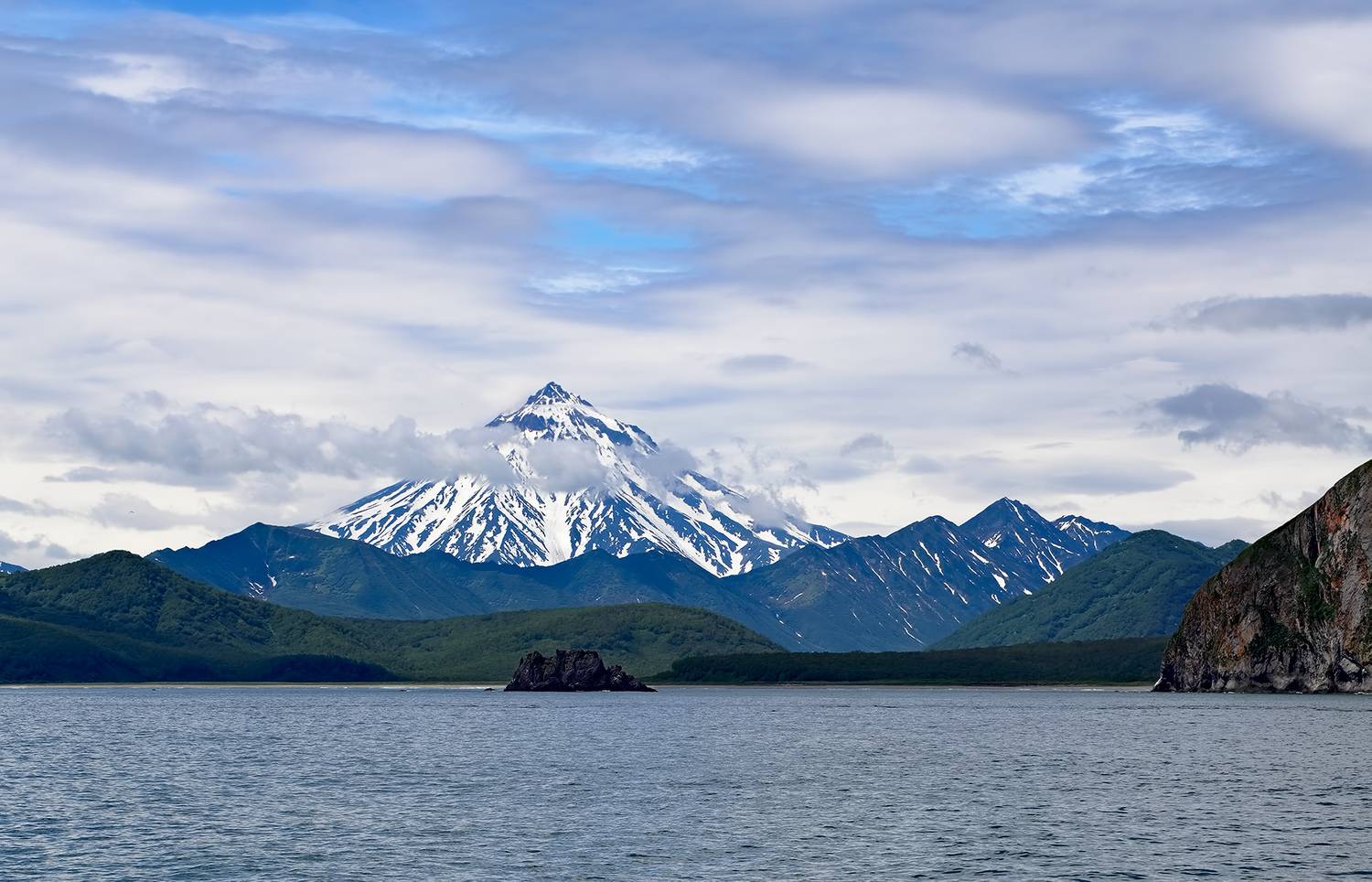 камчатка, вулкан, лето, рейд, горы, облака, берингово море, Евгений Паршуков