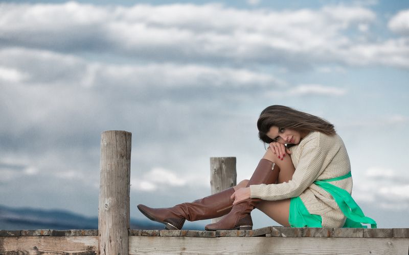 красивая   платье   девушка   волосы   у моря     портрет   красивой   свитер Екатерина фото превью