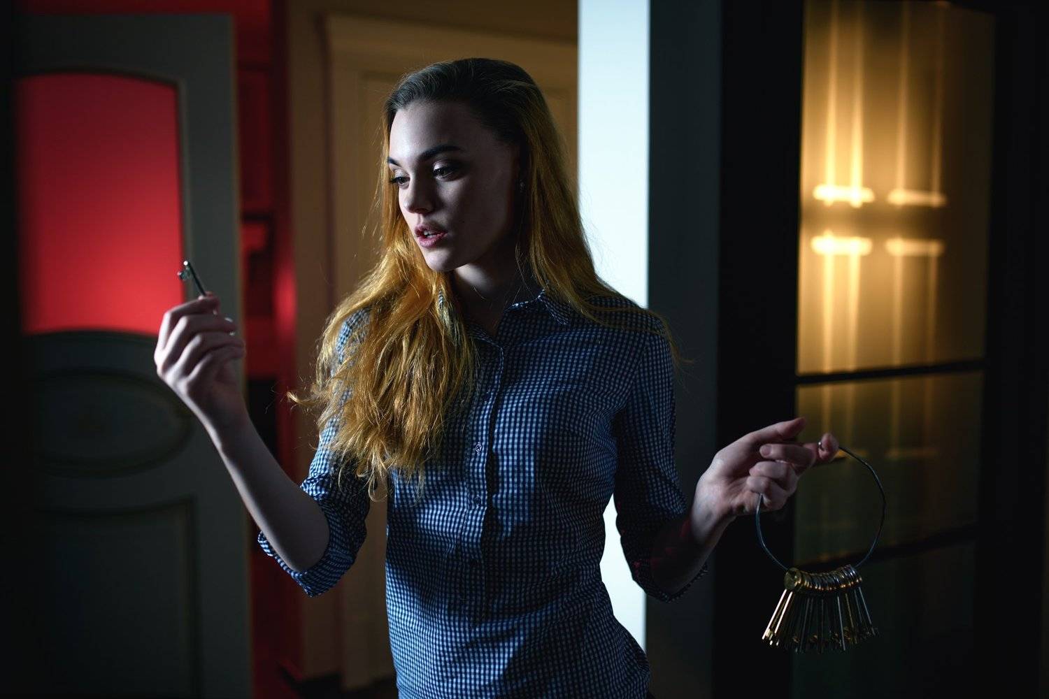 комната двери ключи девушка поиск свет цвет Сергей Парышков, Парышков Сергей