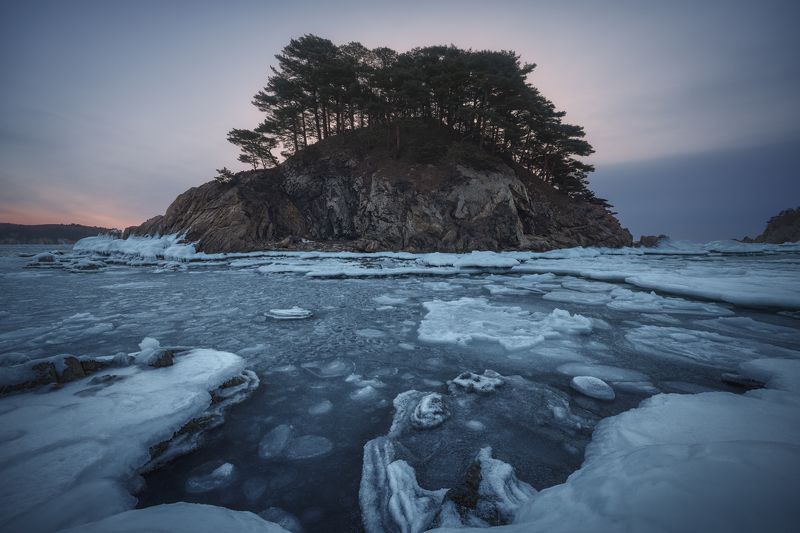 пейзаж, зима, море, приморье, рассвет, лед, остров томящегося сердца, синий Остров томящегося сердца фото превью
