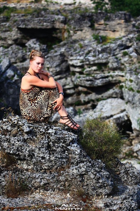 скала, девушка, образ, леопардовый, лето, черногория Раздумия фото превью
