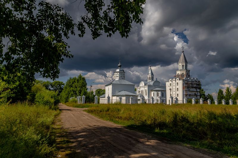церковь, монастырь, небо, тучи Коряжма. фото превью